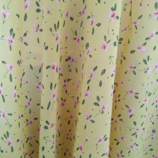 Váy hoa nhí cổ vuông