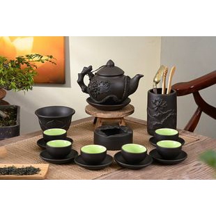 Bộ ấm chén tử sa Bát Tràng, đắp nổi hoa văn họa tiết quấn quanh độc đáo, chất liệu gốm sứ không tráng men cao cấp.