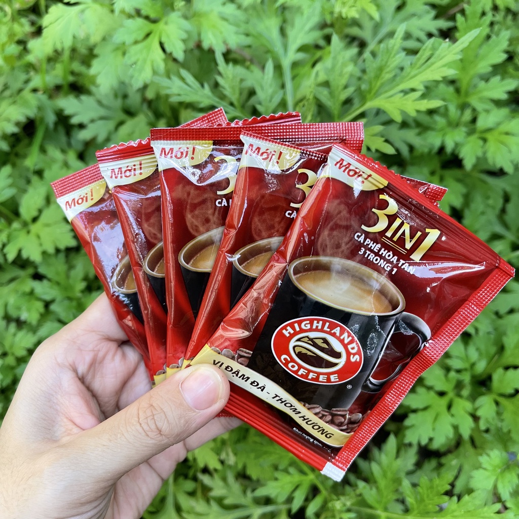 Cà phê hòa tan Highlands Coffee 3 in 1 hộp 10 gói x 17g/gói