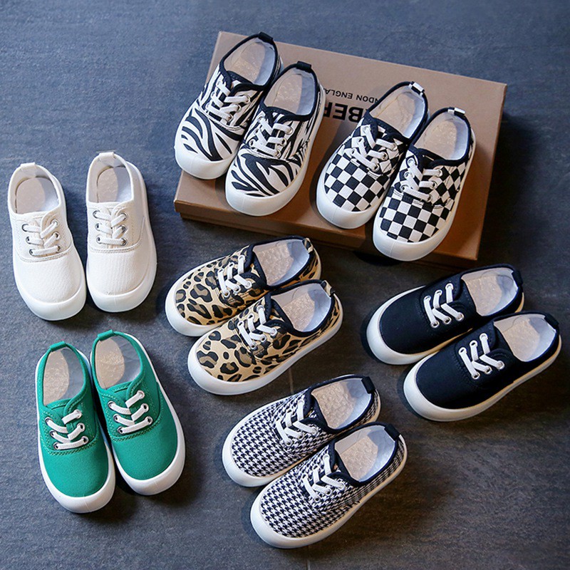 Giày thể thao bằng vải canvas màu trơn độc đáo thời trang xuân hè cho bé