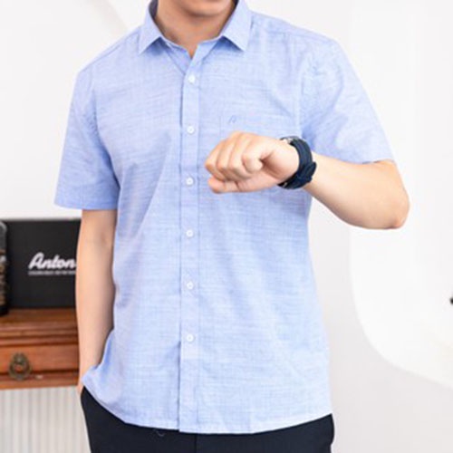 Áo Sơ Mi Nam Công Sở Trung Niên Anton Somianton Màu Xanh Dương Ngắn Tay Vải Sợi Cotton Kẻ Trắng – GD553