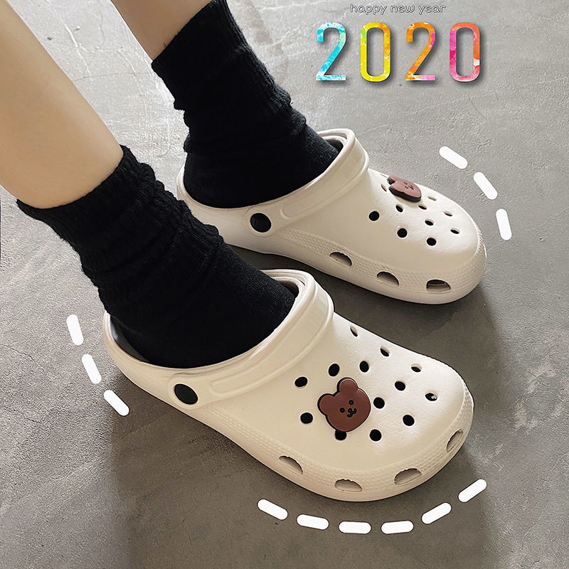 Dép Đi Biển Đục Lỗ Đế Phẳng Chống Trượt Không Thấm Nước Thời Trang Mùa Hè Mới Cho Bạn Gái