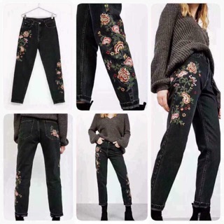 Quần jeans thêu hoa