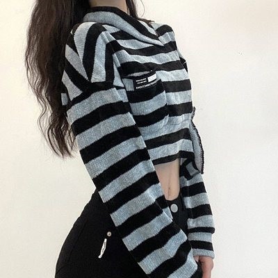 Áo croptop tay dài sọc ngang xám đen cổ cao eo lệch ulzzang