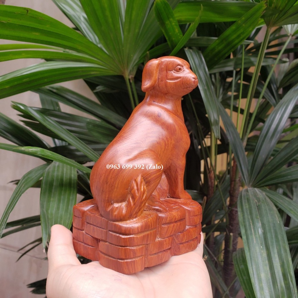 Tượng con chó gỗ hương cao 15cm