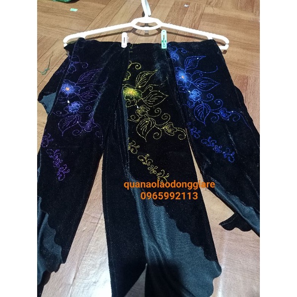 Khăn nhung đội đầu cho bà
