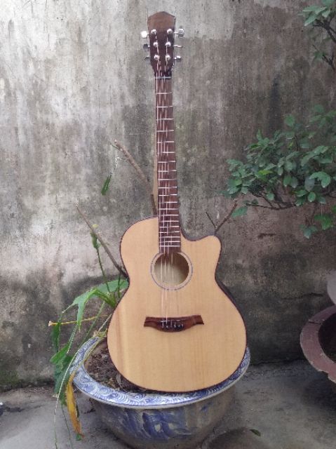 Đàn guitar Acoustic  AC75có ty. TẠI XƯỞNG