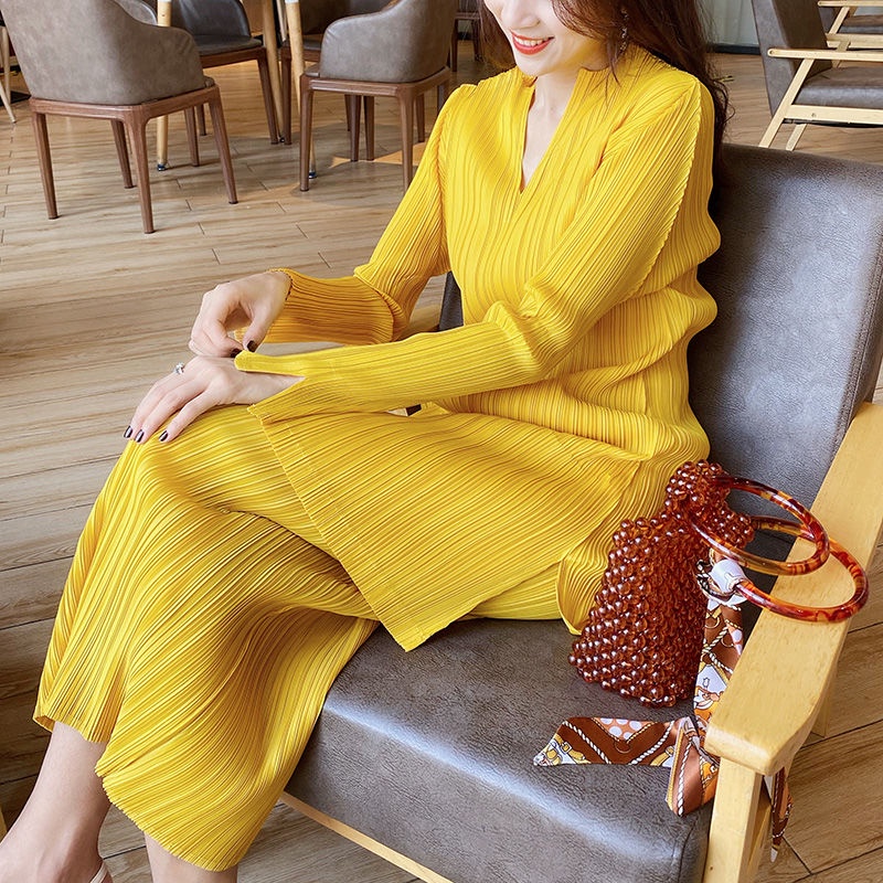 Set Áo 2 Dây Cổ V Dài Tay + Chân Váy Xếp Ly Thời Trang Nữ