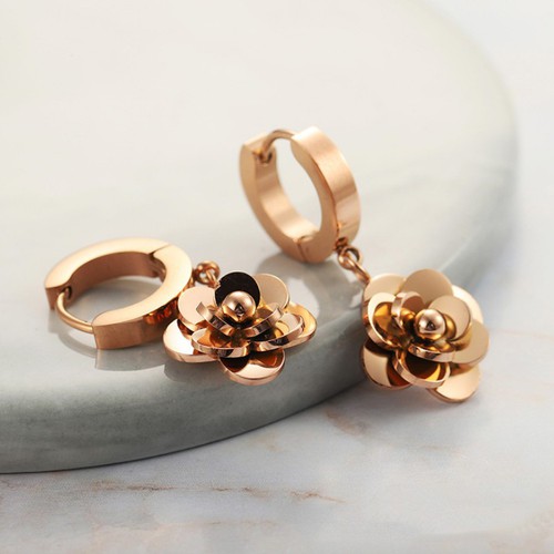 Bông Tai Khoen Tròn Tòn Ten Hoa Trà Titan Ko Han Rỉ TT 3643