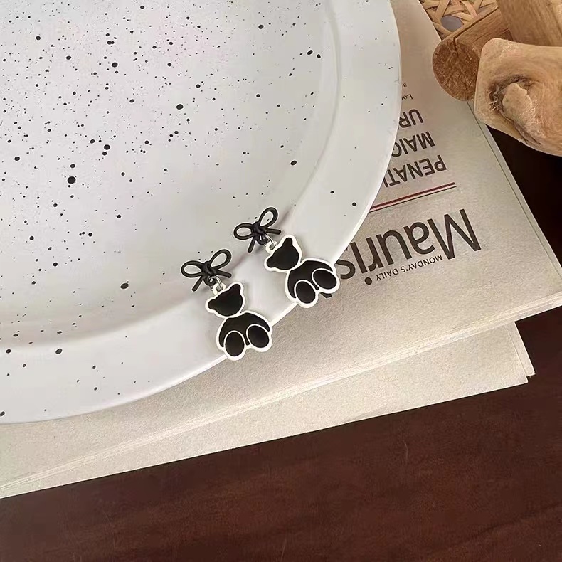 Bông Tai Hình Gấu Thắt Nơ Màu Đen Thời Trang Sang Trọng Cho Nữ