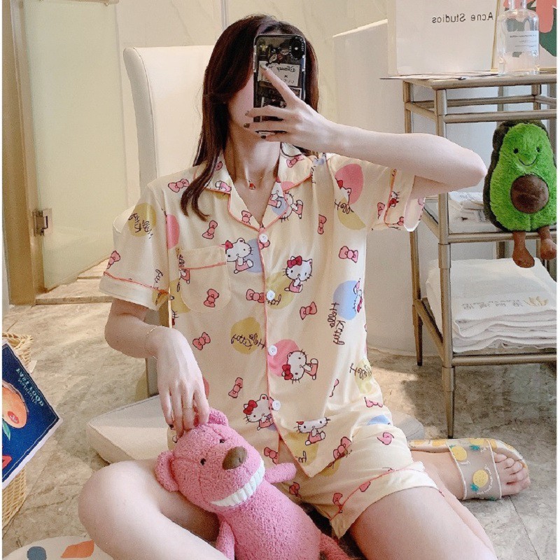 Bộ Đồ Ngủ Tay Ngắn Cổ Bẻ In Hình Hello Kitty Đáng Yêu