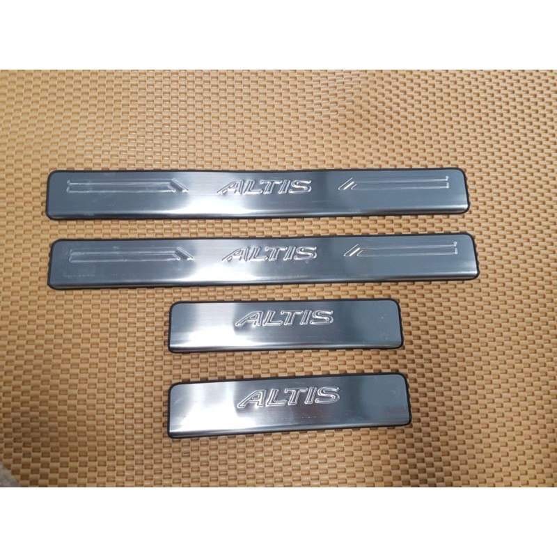 ốp bậc ngoài xe toyota atis