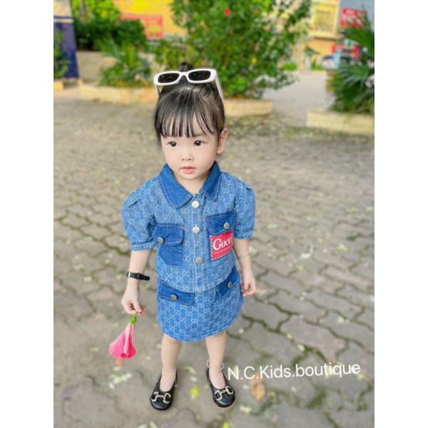 Sét áo khoác jean GUCCI chân váy chữ A cho bé. Sét váy jean denim tay ngắn bé gái