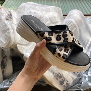 Dép quai da báo nhung đế flatform