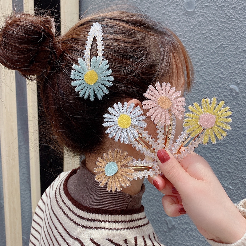 Kẹp tóc màu kẹo phối hạt trang trí hình hoa cúc đẹp mắt thời trang