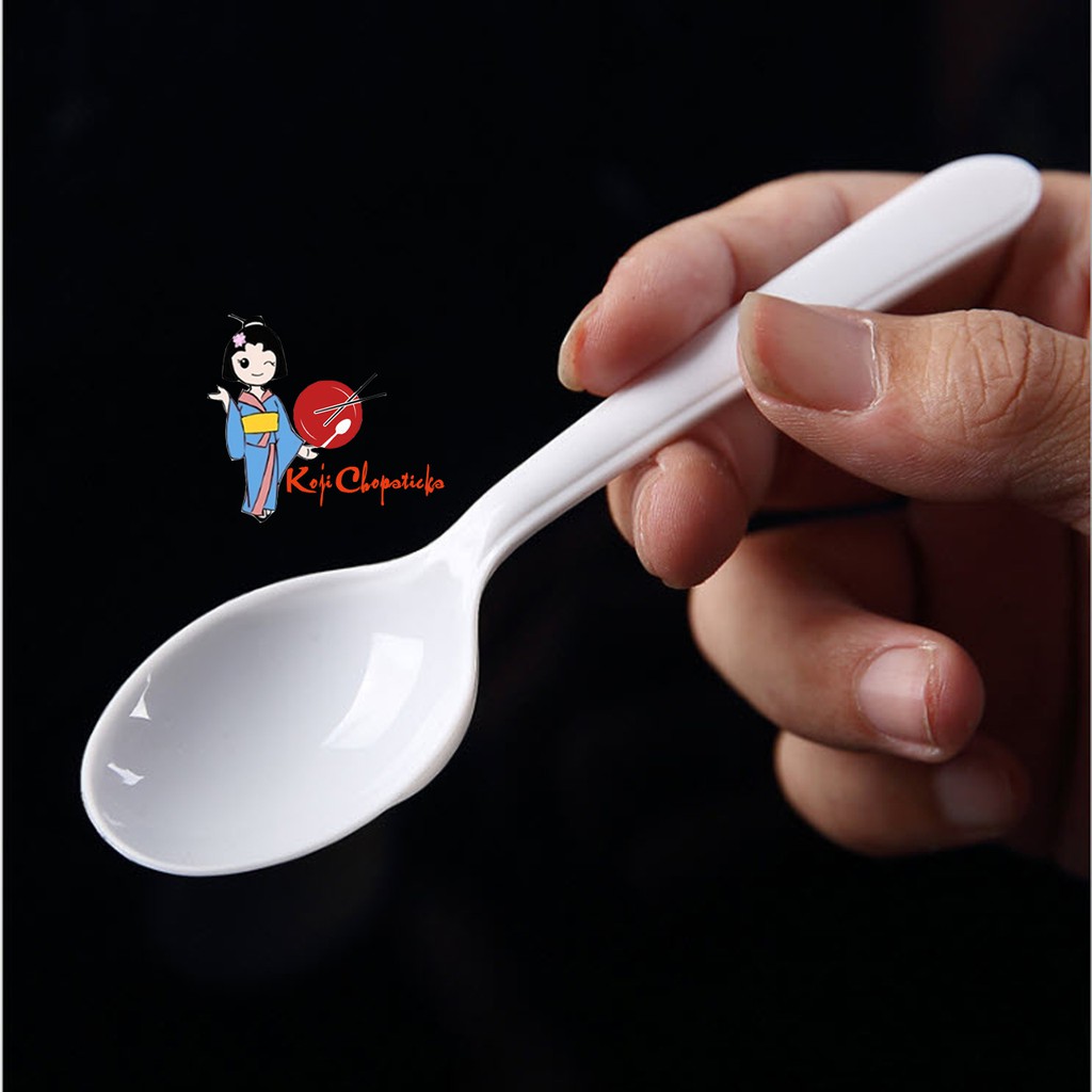 1 Thùng Muỗng Nhựa Đen Dùng Một Lần Koji