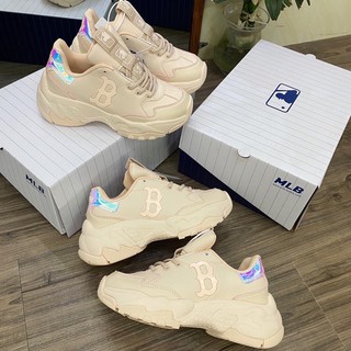 (Video cận cảnh) Giày Sneaker kem gót hologram