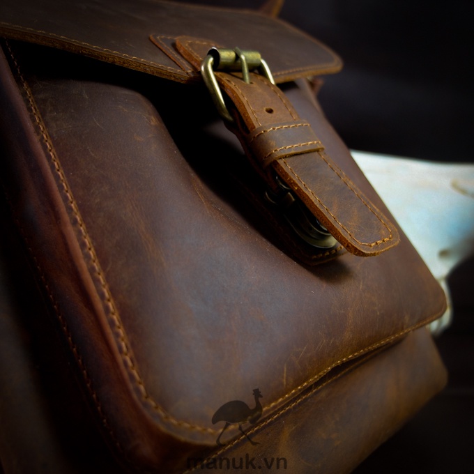 Túi đeo chéo da bò nam cao cấp | Messenger bag basic 10.5in | Manuk leather (Túi da Ipad)