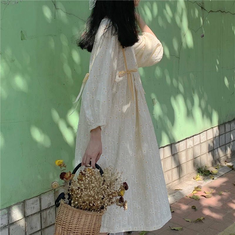 Đầm yếm lửng dáng rộng họa tiết hoa cúc thiết kế mới thời trang mùa xuân dành cho nữ