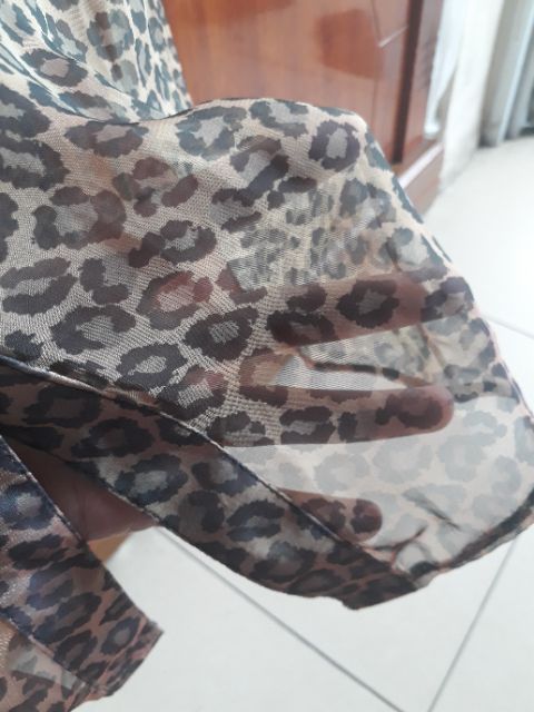 Áo sơ mi họa tiết da báo