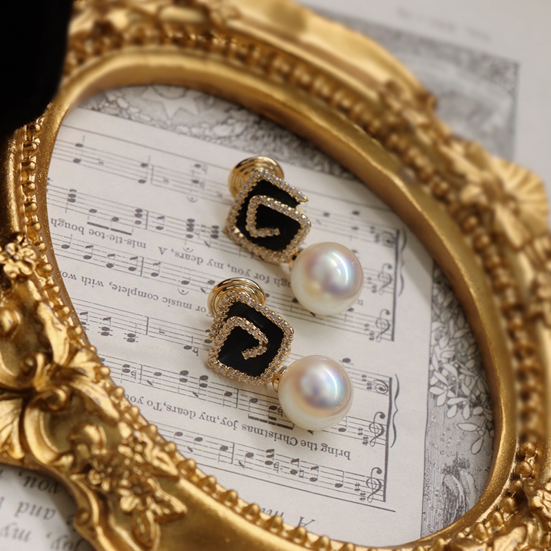 Khuyên Tai Hình Bông Hoa Màu Đen Đính Ngọc Trai Nhân Tạo Thời Trang Hàn Quốc 2022