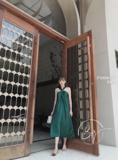 Đầm suông lụa cổ yếm