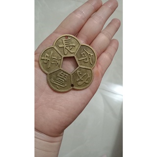 Đồng xu hoa mai may mắn
