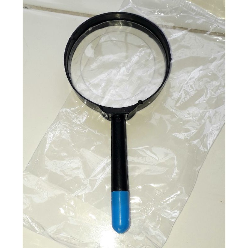 Mô hình một chiếc kính lúp loại lớn bằng nhựa 2 trong 1