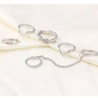 Set nhẫn màu bạc tạo kiểu gồm 6 chiếc M