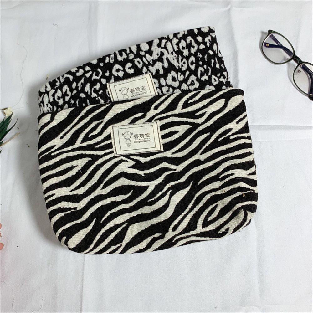 Túi Đựng Đồ Trang Điểm Họa Tiết Da Báo