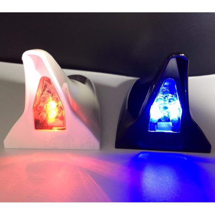 Đuôi cá gắn ô tô có đèn LED