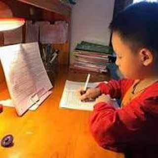 KẸP SÁCH CHỐNG CẬN THỊ CHO BÉ