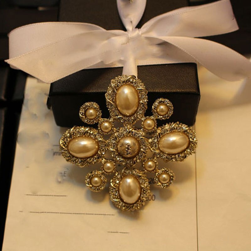 Trâm cài áo đính đá và ngọc trai giả sang trọng