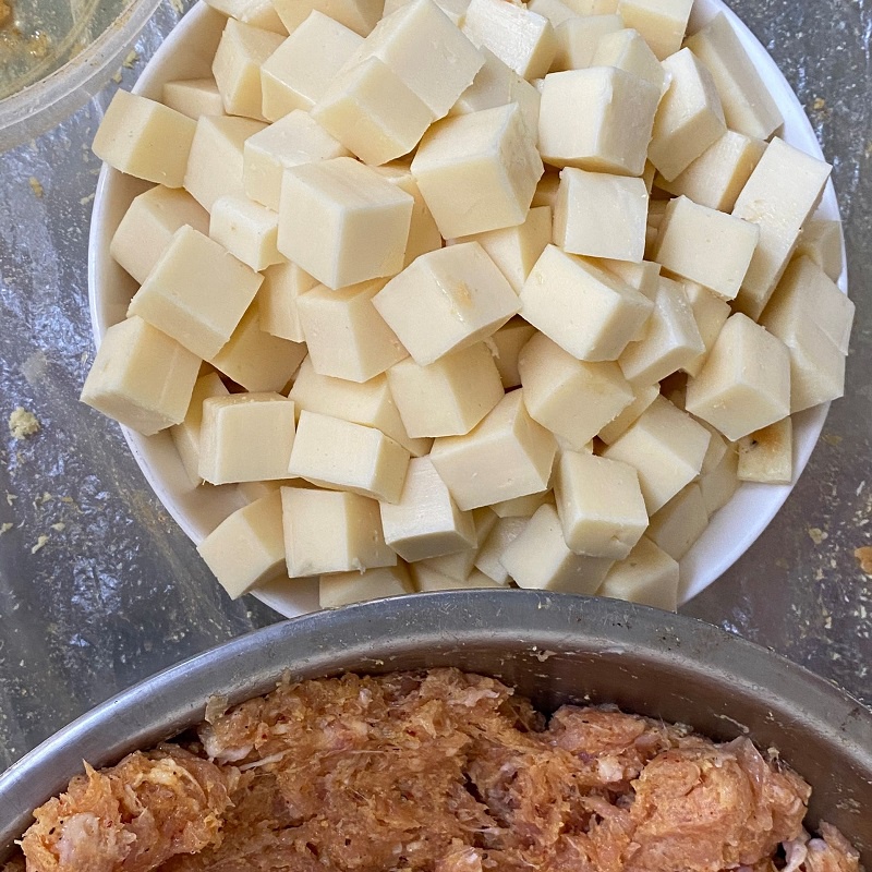 Bánh gà mix nhân phô mai mozzarela cực thơm béo vị phô mai, đậm vị thịt gà (hộp 10c)