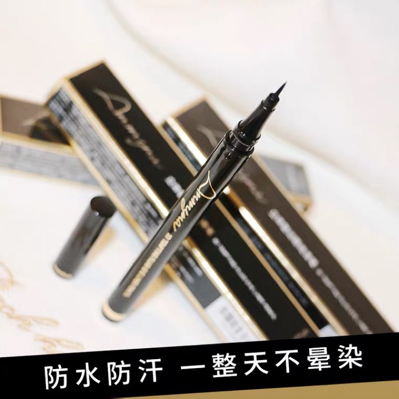 Bút kẻ mắt dạng lỏng màu đen chống thấm nước và không bị nhòe | BigBuy360 - bigbuy360.vn