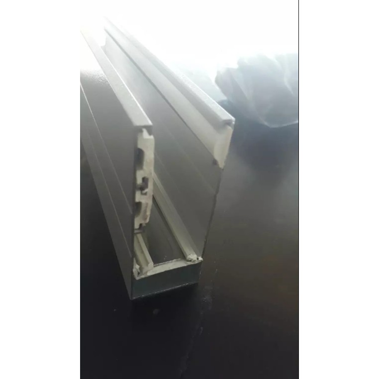 Ray cửa cuốn có roong giảm chấn cộng nhựa inox 160k mét dài hàng AUSTDOORCARE