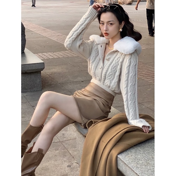 Set Áo Khoác Len Cổ Lông Winter Sweater + Chân Váy Da Lót Lông Cừu Chất Dày Dặn Siêu Ấm Áp Cho Nữ