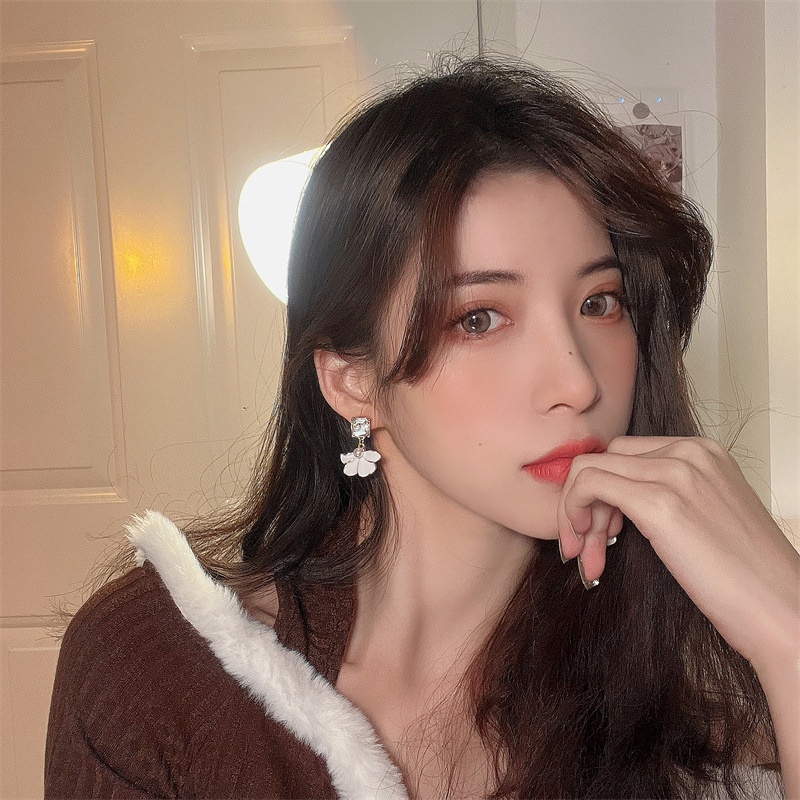 [Augustcloth | AugustJewelry] Bông tai/ Hoa tai 4 cánh có hạt vuông