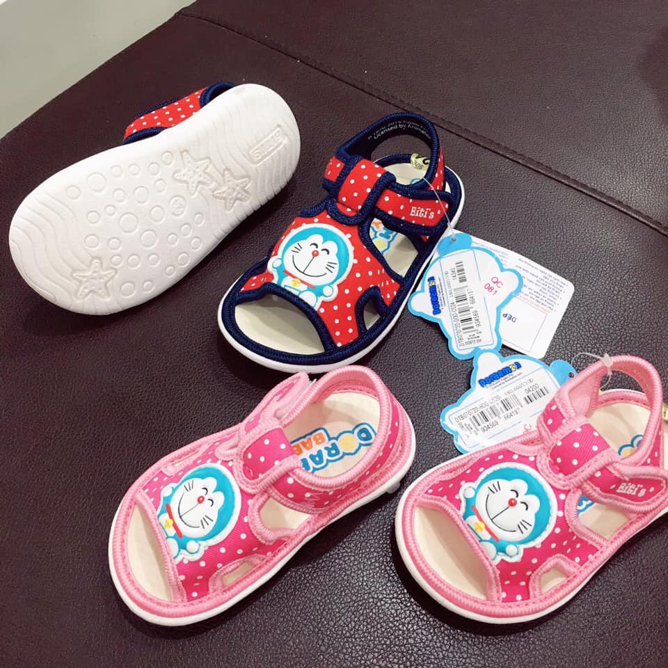 Dép tập đi bé gái Doraemon đế mềm có còi chít DTB070722 Size 20-24