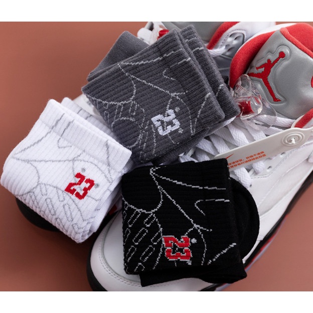 Vớ Tất cotton thể thao cao cổ Nam Nữ phong cách trẻ trung, năng động.