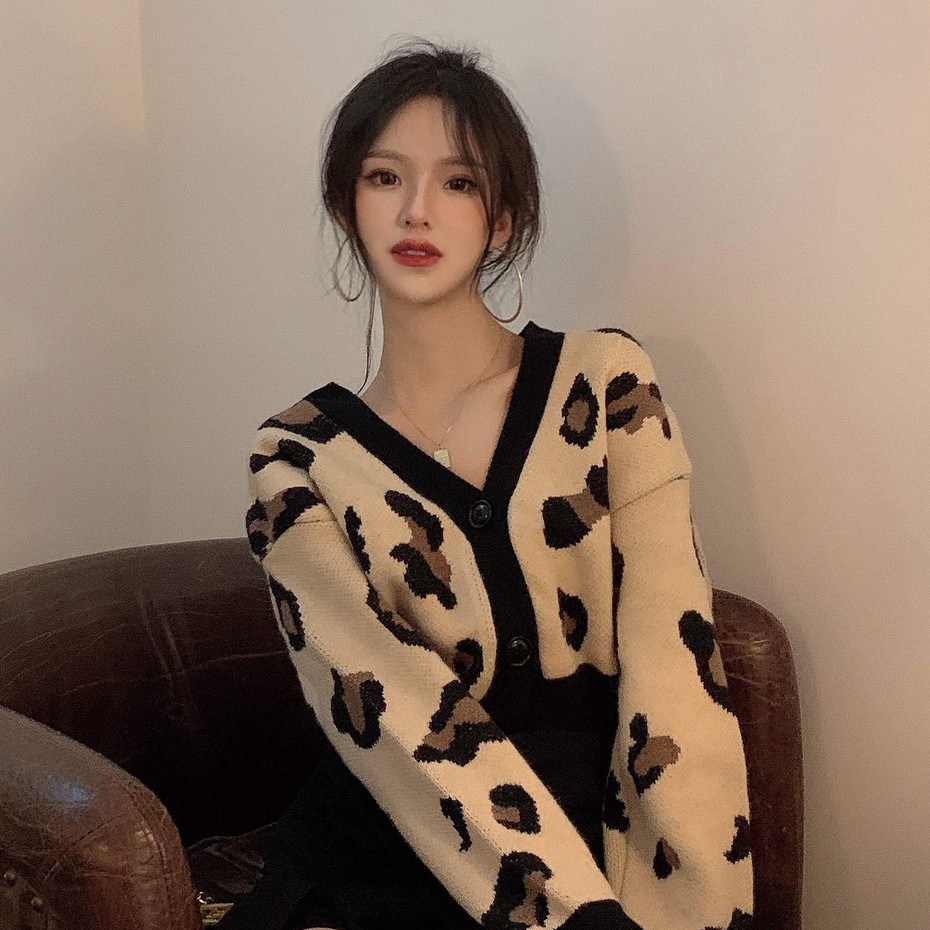 QADCOL Cardigan croptop dài tay dệt kim cổ chữ V dáng rộng họa tiết da báo thời trang