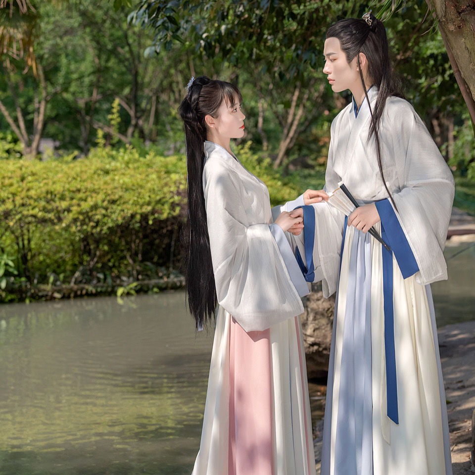 Bộ Hán Phục Phong Cách Trung Hoa Thanh Lịch Dành Cho Cả Nam Và Nữ