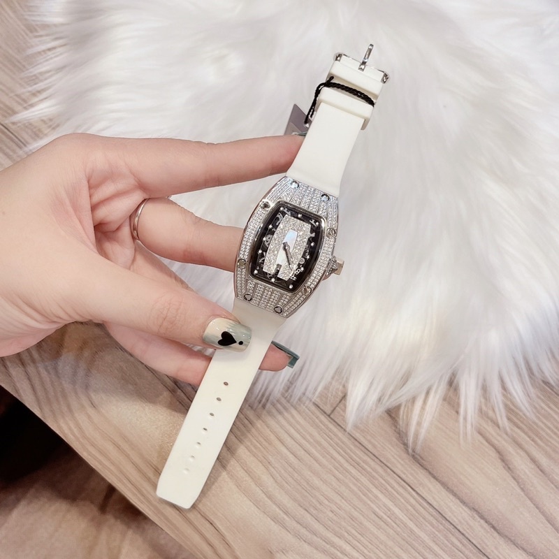 Đồng hồ nữ Hanboro TẶNG KÈM DÂY CHUYỀN SỪNG NAI CỰC XINH Hanboro by Huboler