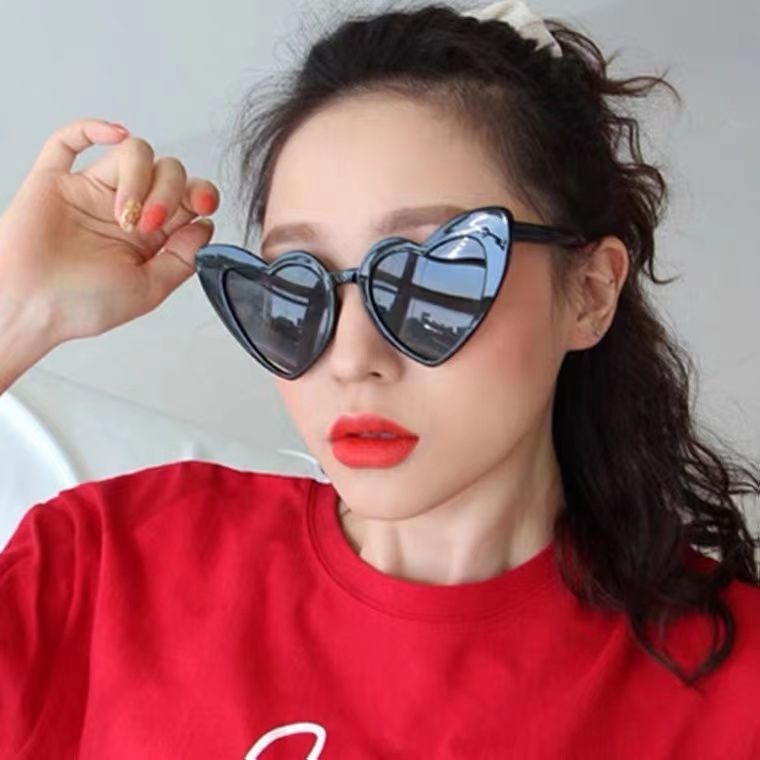 (Bán Buôn Sỉ) Kính mát, kiếng mát hình trái tim kiểu dáng thời trang cho nữ