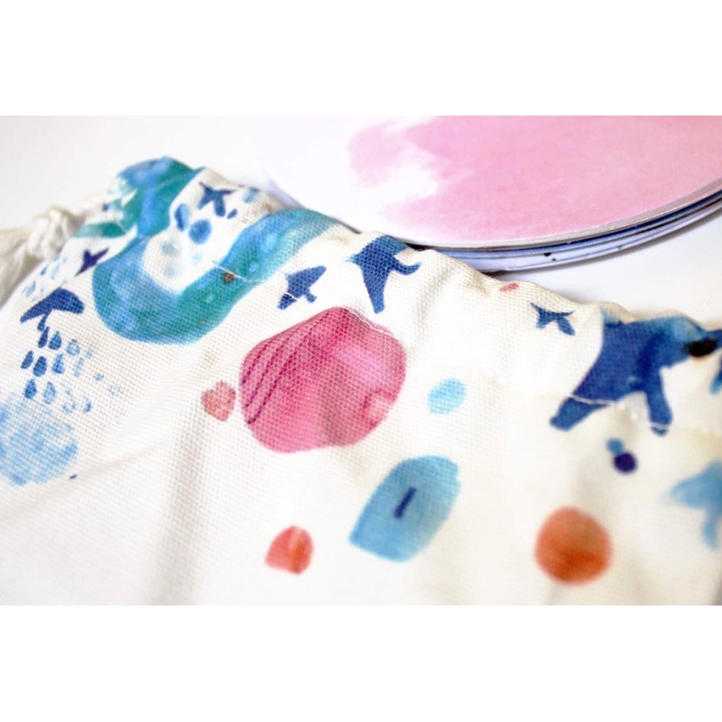 Túi nhỏ và quyển lời “Ng bthg” | BigBuy360 - bigbuy360.vn