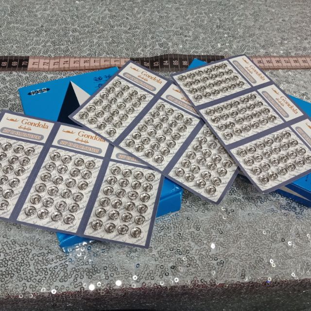 Nút bóp áo dài, nút bấm