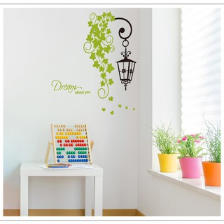 Decal Cây Đèn Và Dây Leo