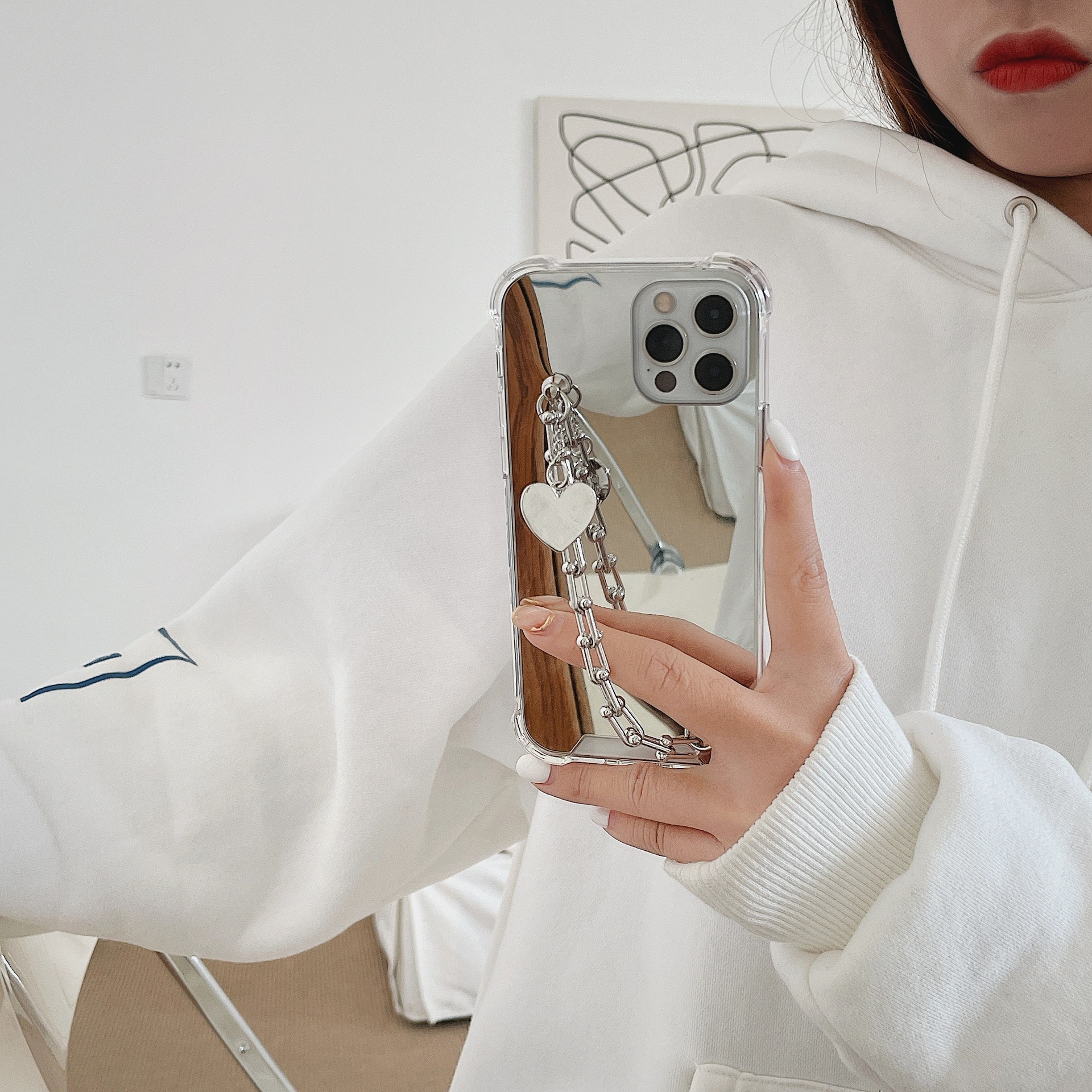 Ốp điện thoại mặt kính trang trí gấu và dây xích cho iPhone 12 11 Promax Xs 11/12 Pro Max/8 Plus/12 Mini/7/8/X/XR/XsMax | BigBuy360 - bigbuy360.vn