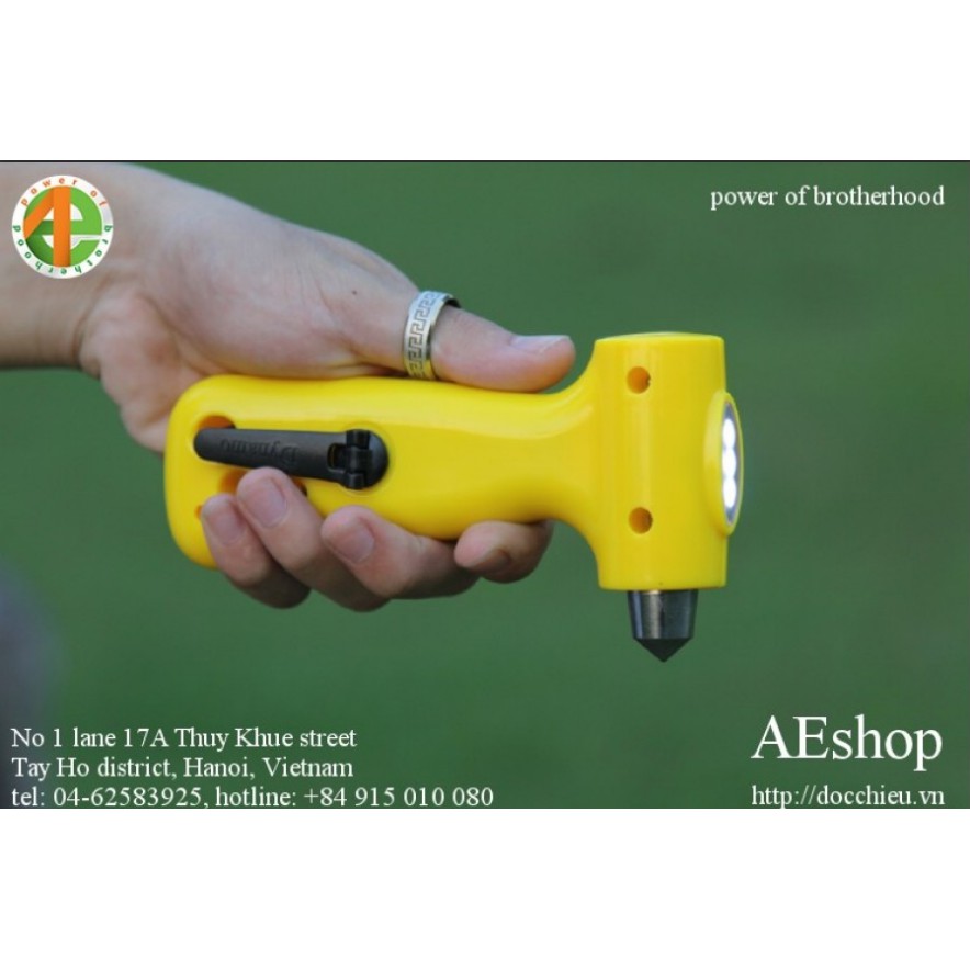 Búa phá kính gắn ô tô có đèn