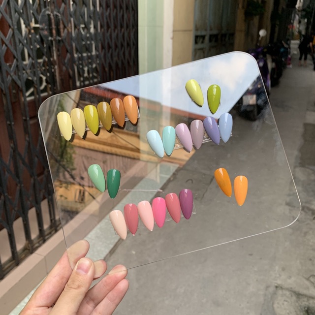 Tấm Mica trưng bày móng mẫu